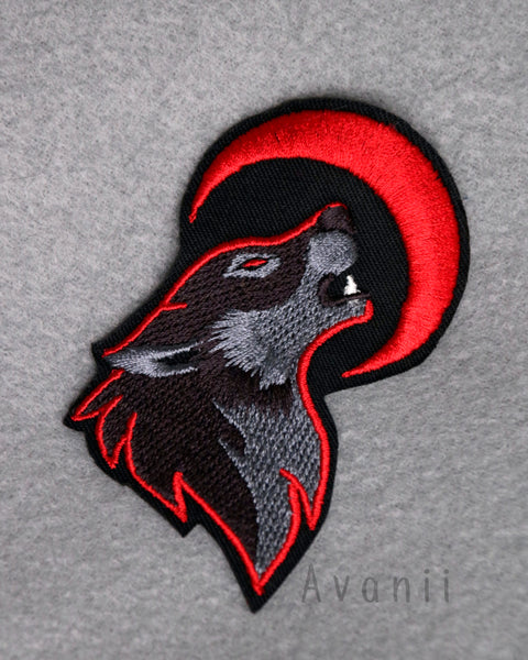 Howling Red Wolf- Embroidered Iron-on Patch