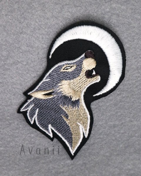 Howling Grey Wolf- Embroidered Iron-on Patch
